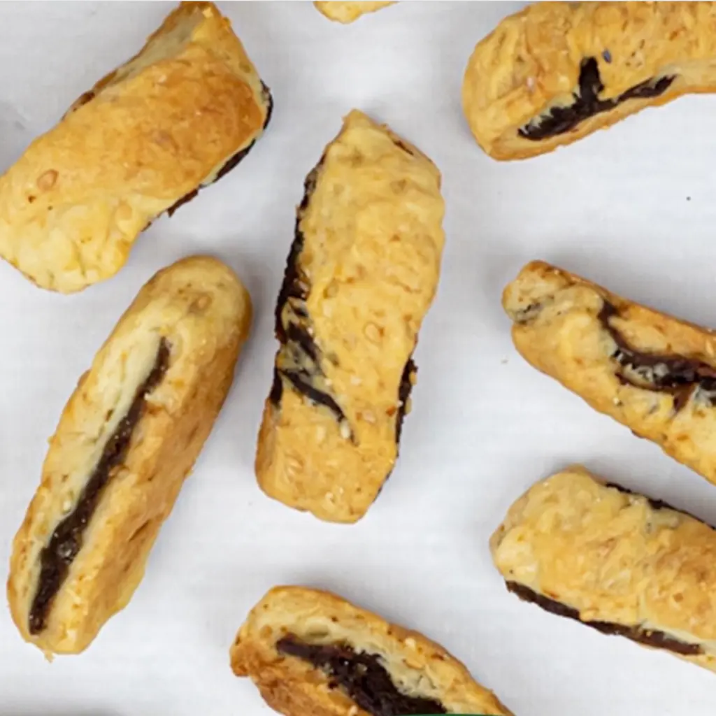 Al Saieed Egyptian Cookies Strips Stuffed With Ajwa Dates | ع الصعيد قراقيش بالعجوة